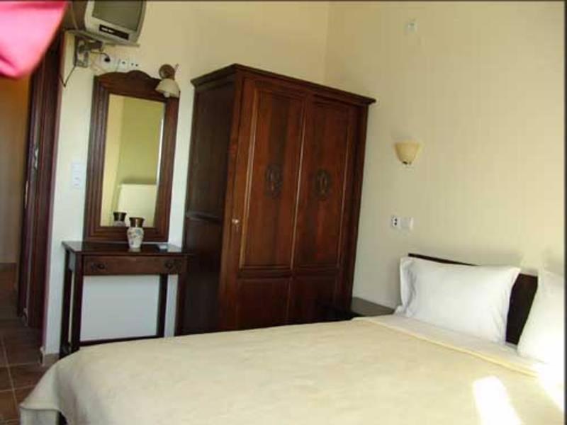 Hotel Erotas Áyios Dhimítrios Chambre photo