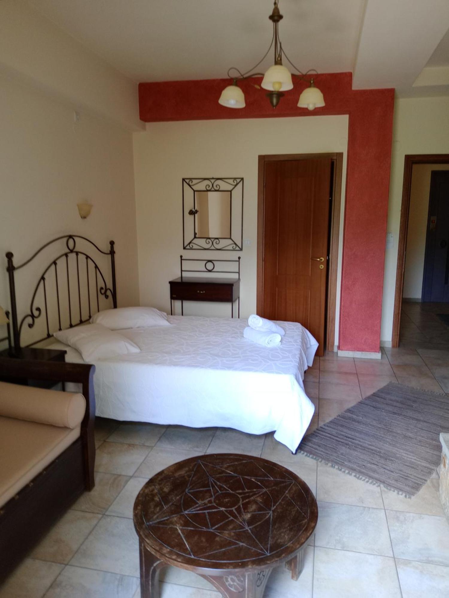 Hotel Erotas Áyios Dhimítrios Extérieur photo