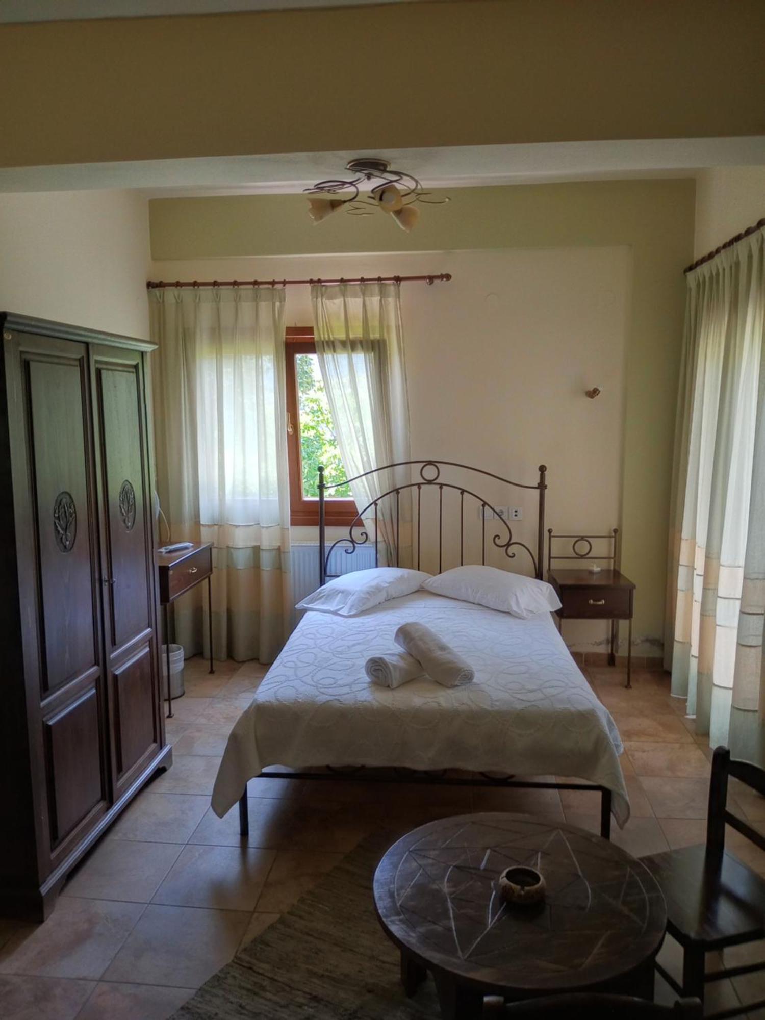 Hotel Erotas Áyios Dhimítrios Extérieur photo