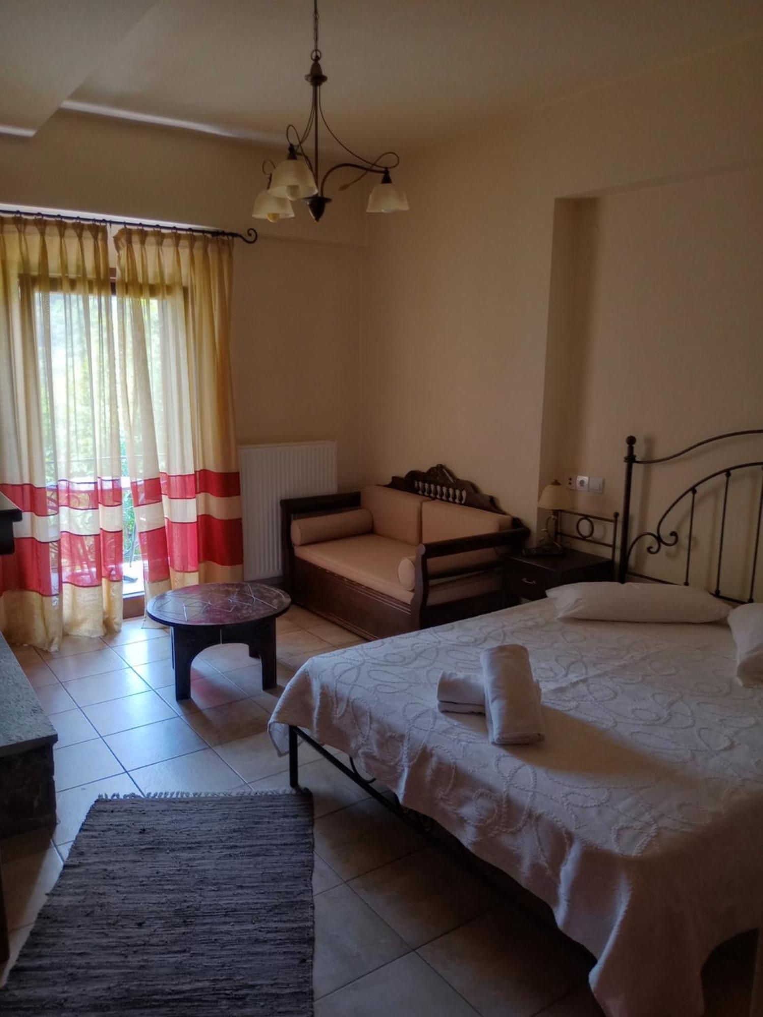 Hotel Erotas Áyios Dhimítrios Extérieur photo