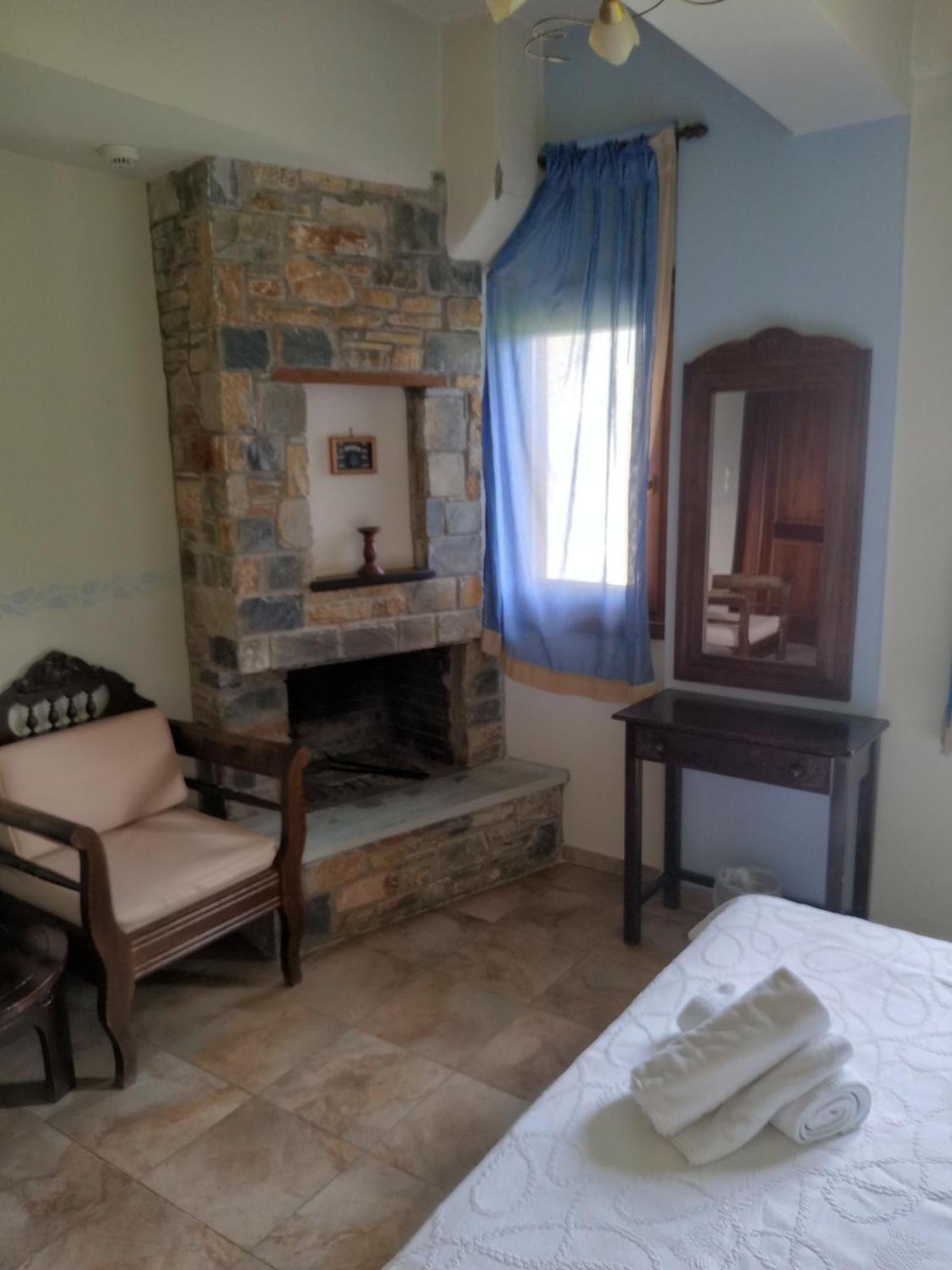 Hotel Erotas Áyios Dhimítrios Extérieur photo